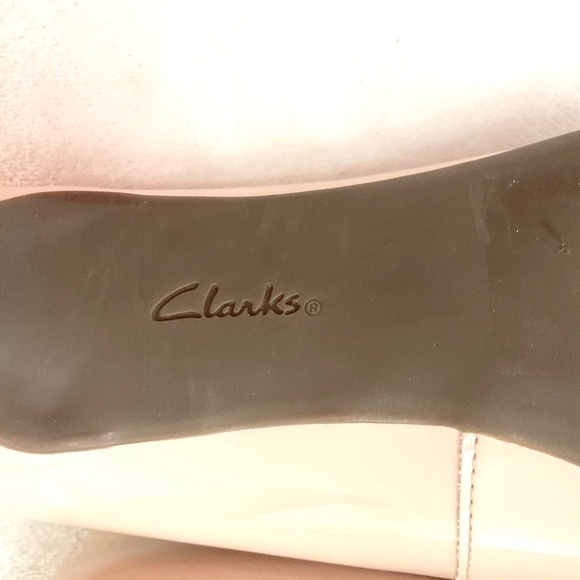 Clarks Adriel Viola Ultimate Comfort Heel Pumps Size  10M - Picture 13 of 13